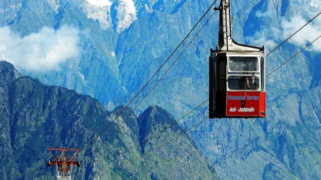 Cable-car-ride-in-Auli.jpg