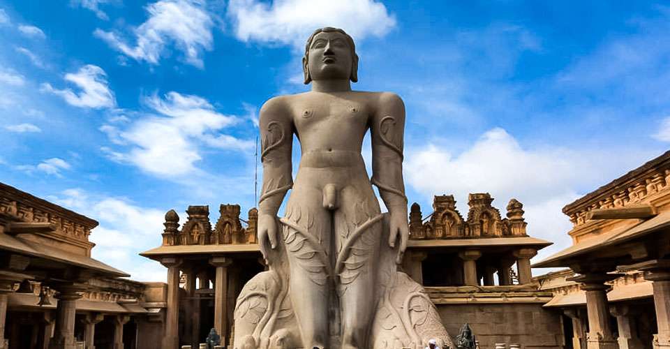 Gomateshwara-Statue-at-Shravanabelagola.jpg
