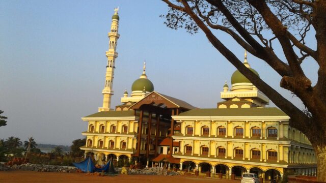 Malikdeenar_Mosque_in_the_Morning.jpg