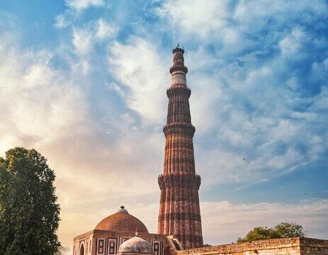 Premium-Photo-_-Qutub-Minar-Minaret-a-highest-minaret-in-India-standing-73-M-tall-A-UNESCO-world-heritage-site-1.jpg