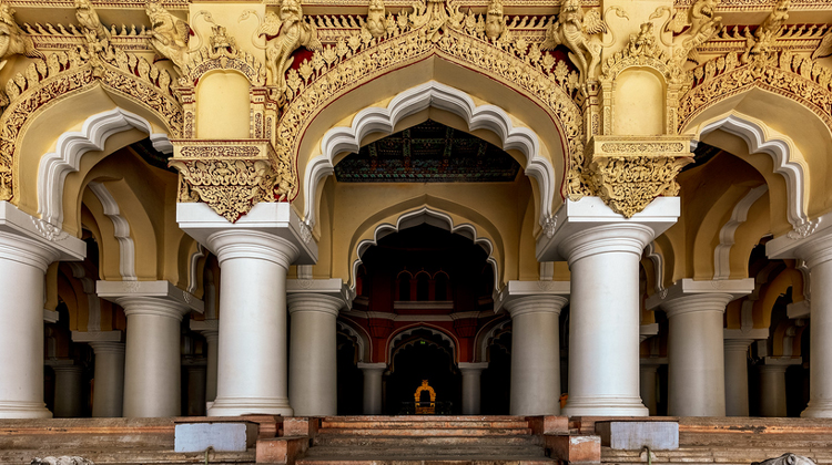Thirumalai-Nayak-Palace.jpg