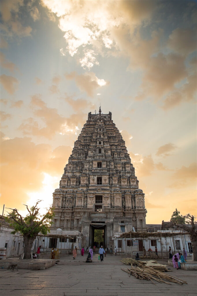 ampi-bazaar-and-Virupaksha-temple.jpg